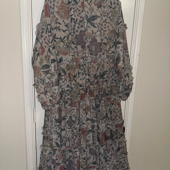Dainty Jewells Pastel Floral Long Sleeve Dress
Wore only twice - Picture 7 of 8